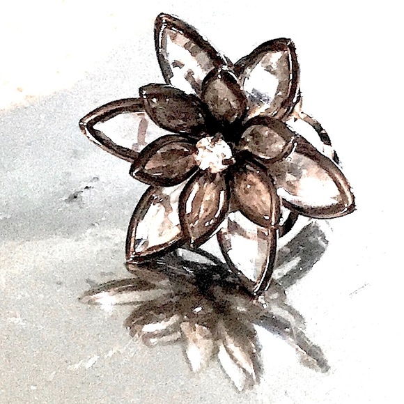 Crystal Facetted Lotus Flower Cocktail Ring - Picture 4 of 12
